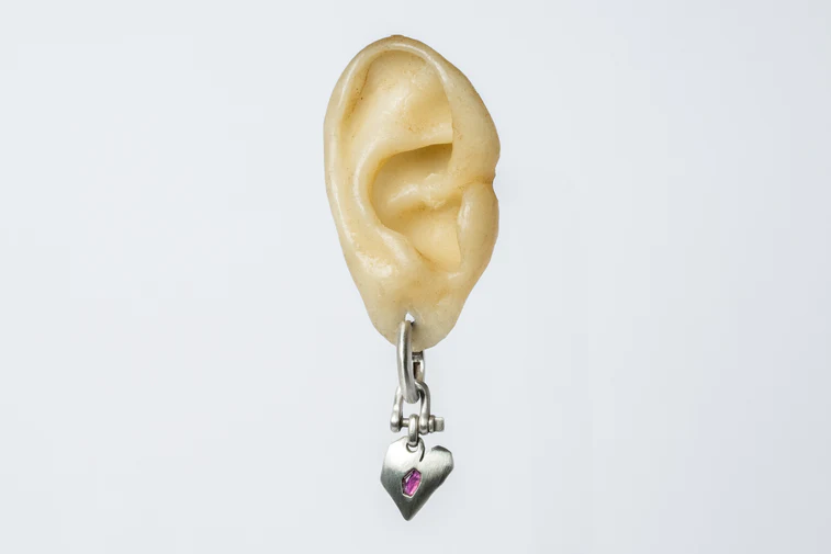 PARTS OF FOUR Jazz's Solid Heart Earring (Extra Small, 0.2 CT, Ruby Slice, MA+RUB)