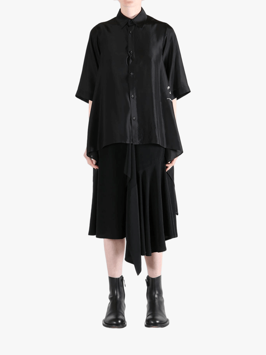 Black shirt, full body view