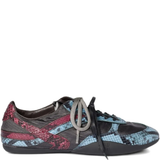 Black sneaker,front view