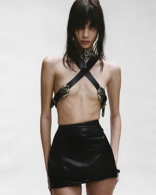 Black accessories, front view