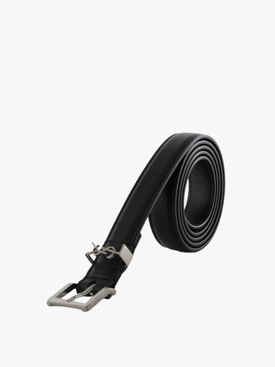 Black accessories, front view
