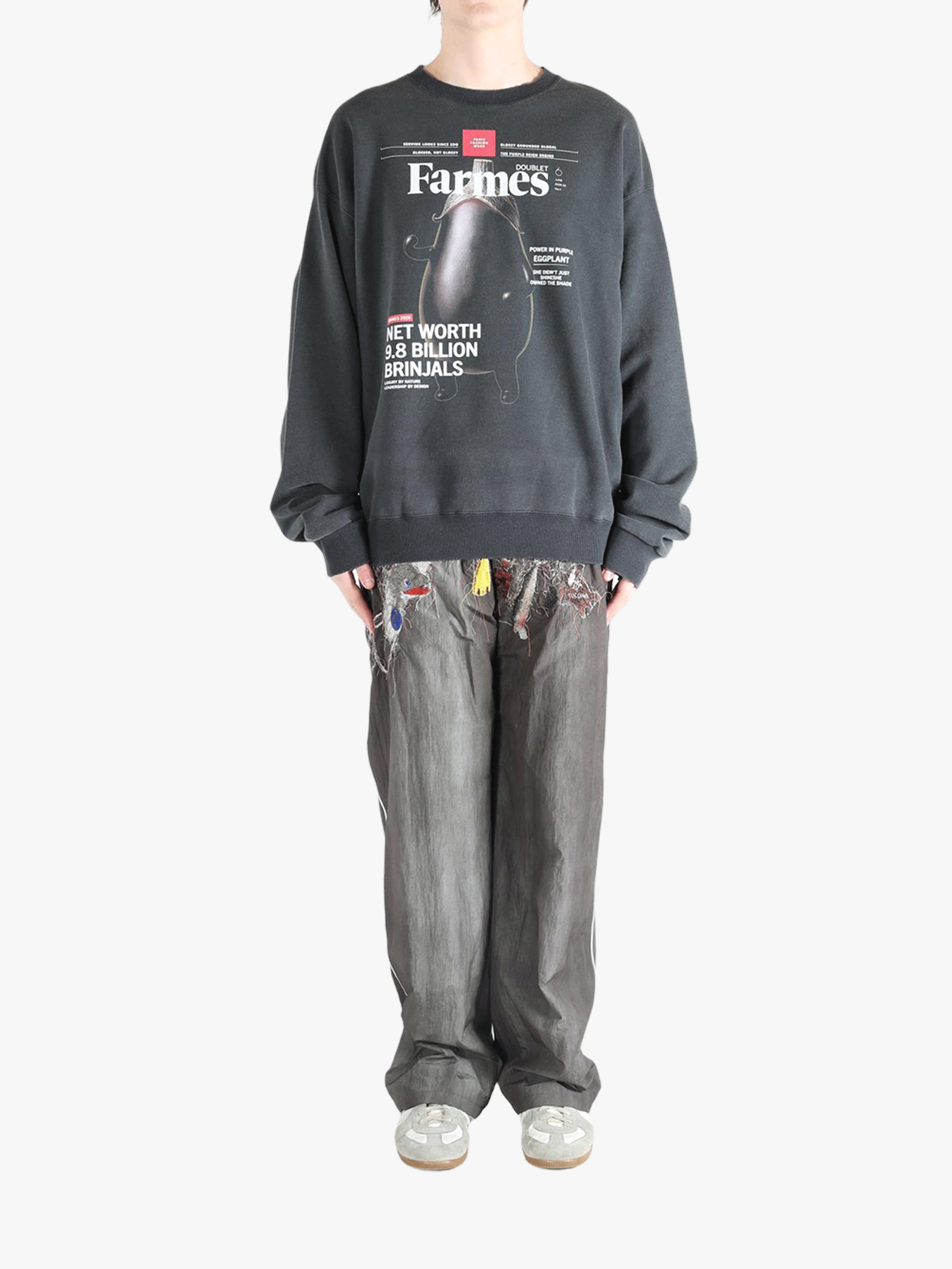 Black shirt, full body view