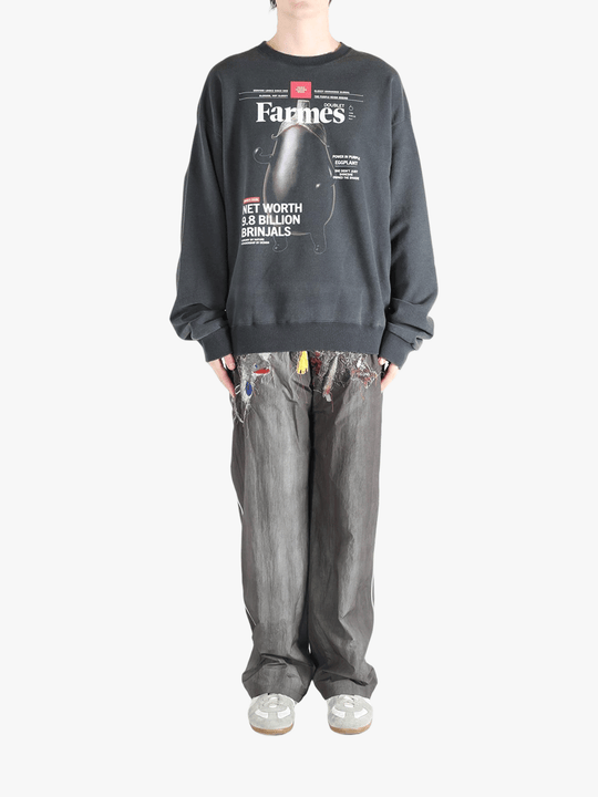 Black shirt, full body view