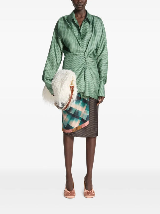 Green shirt, full body view