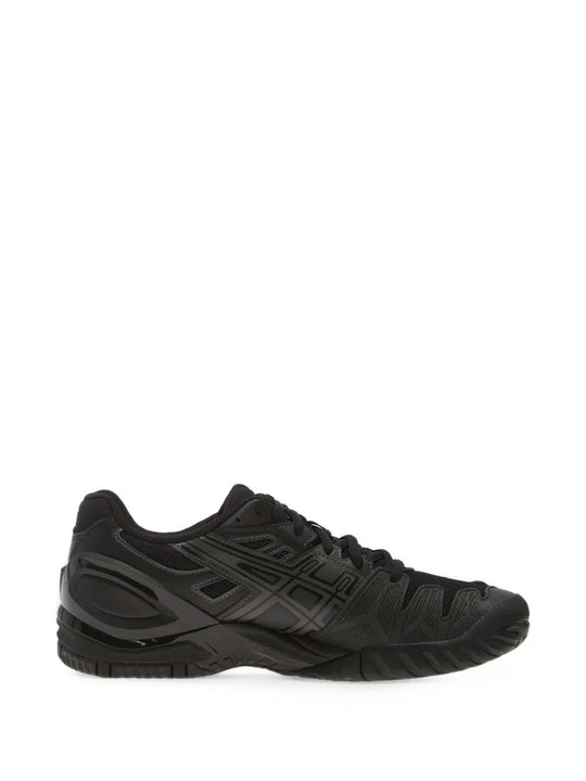 Black shoes, front view