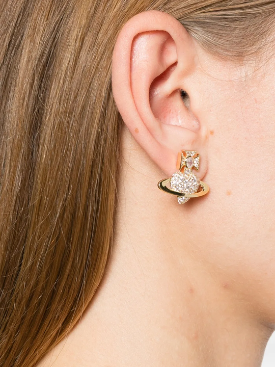 Gold earring,full body view