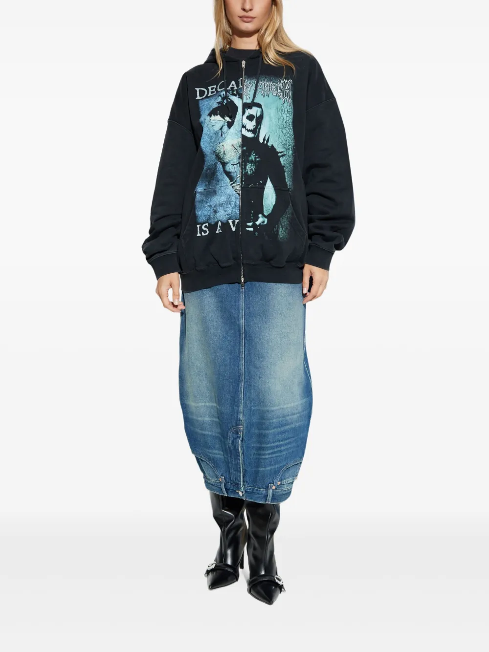 Black hoodie,full body view