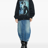 Black hoodie,full body view