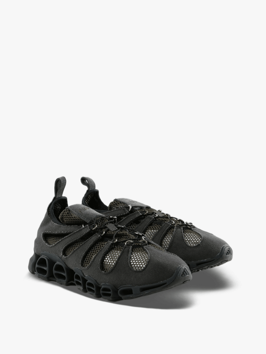 Black shoes, front view