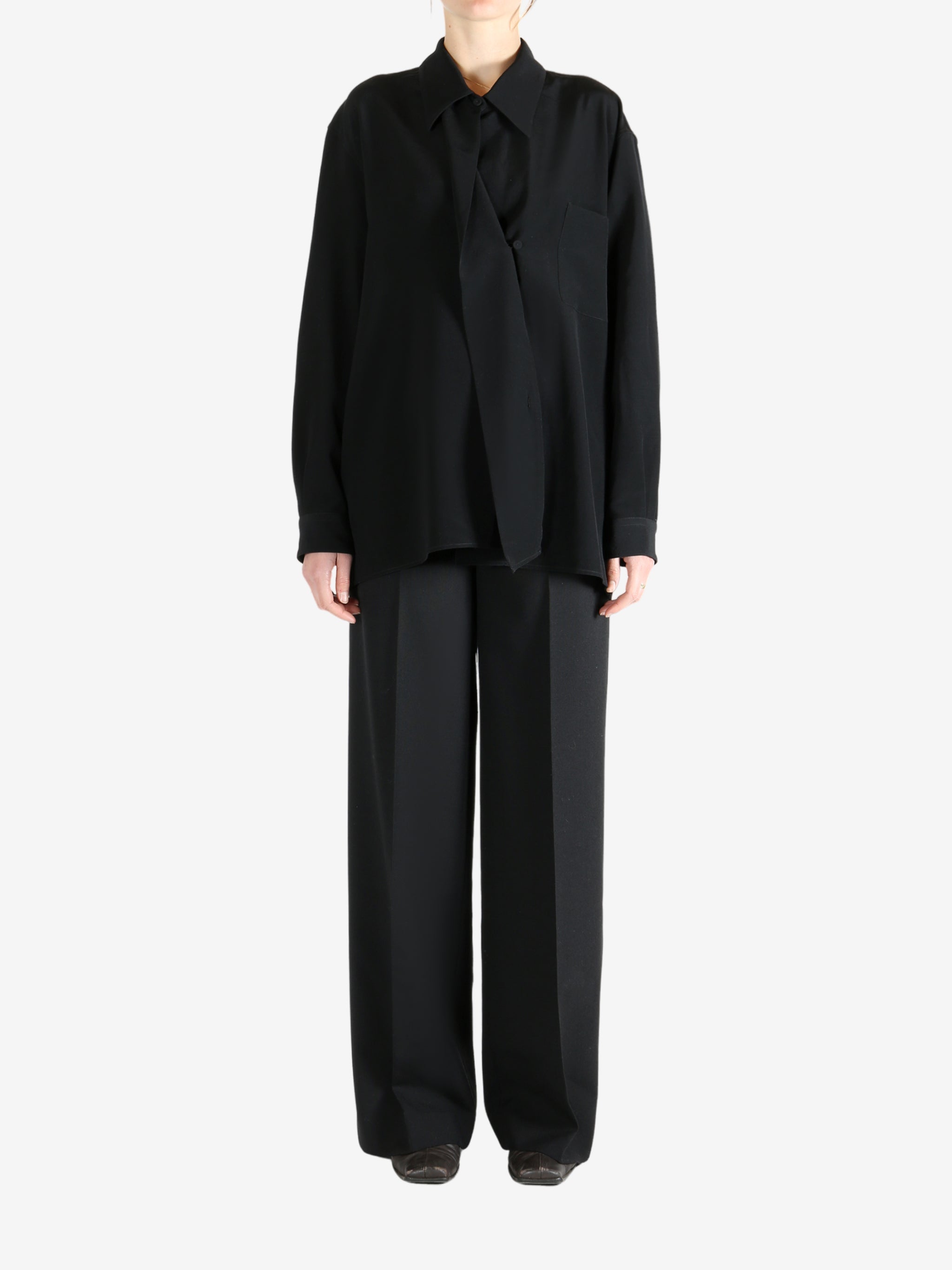 Black shirt, full body view