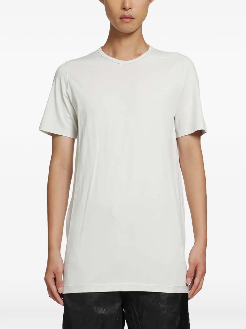 White t-shirt, full body view