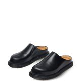Black shoes, front view