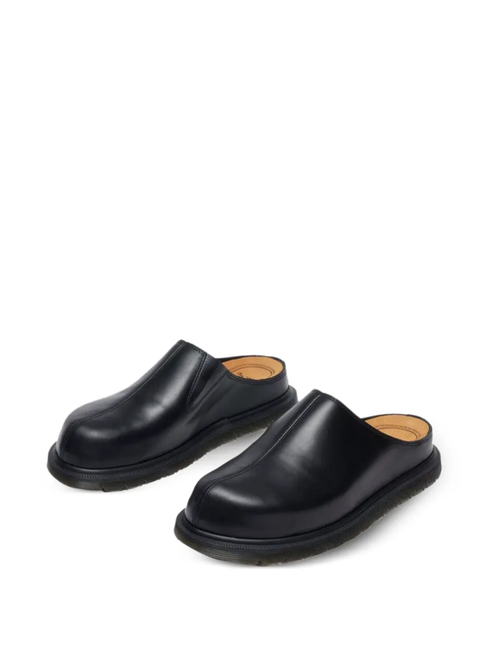 Black shoes, front view