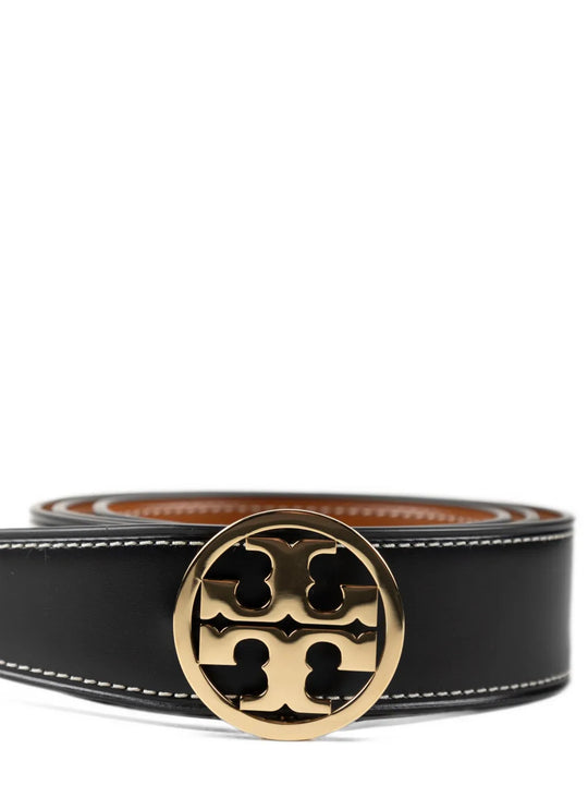 Black accessories, front view