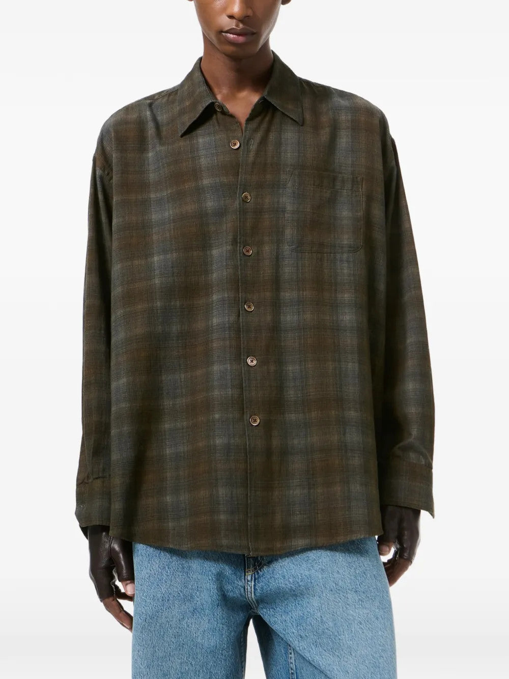 Green shirt, full body view