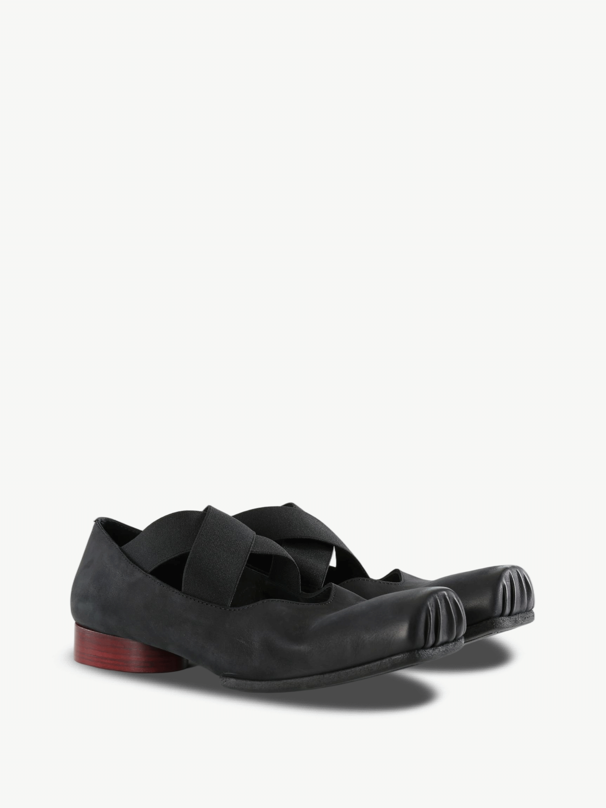 Black shoes, front view