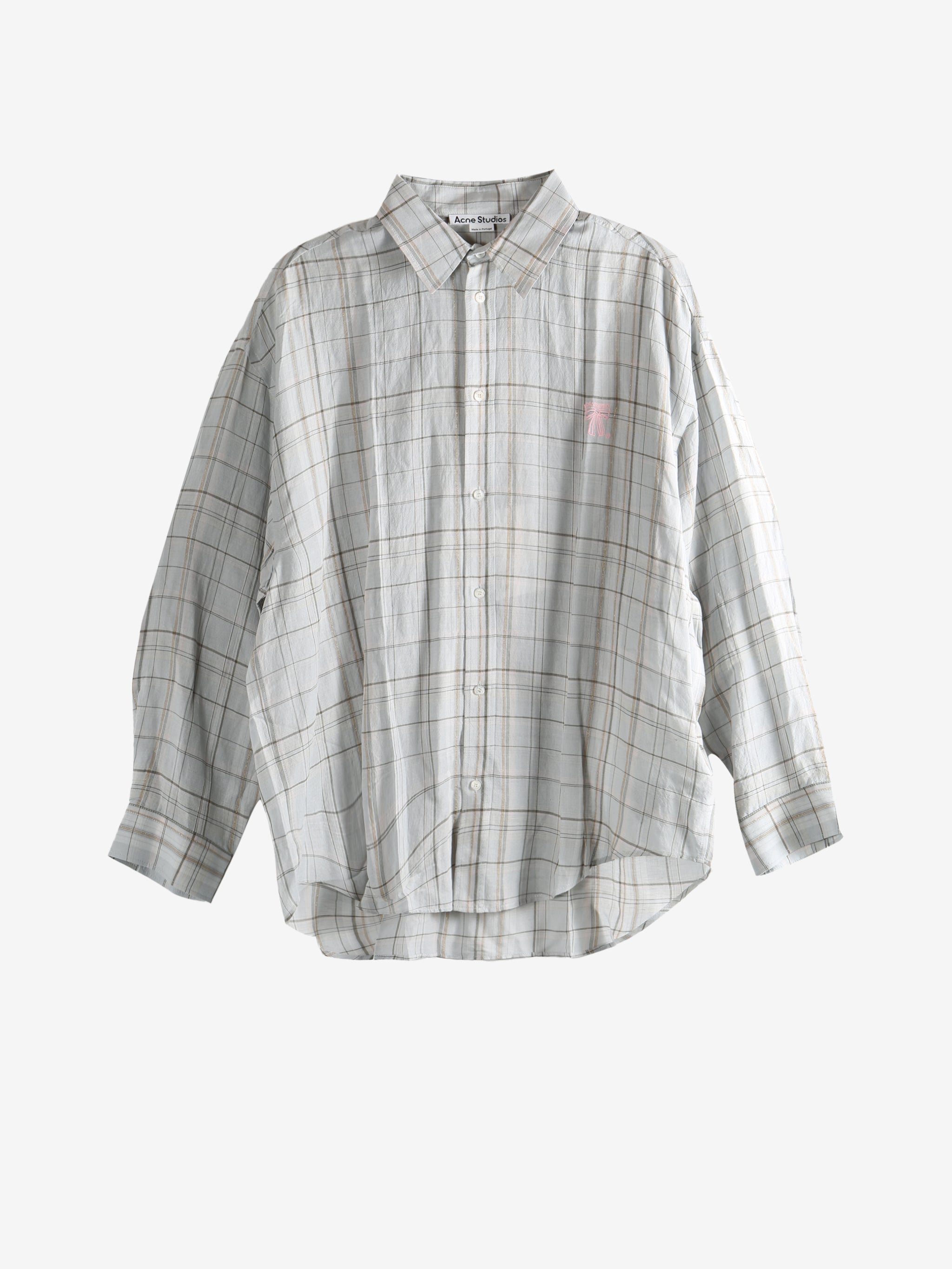 Grey shirt, front view