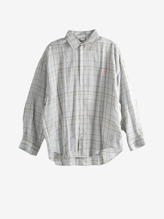 Grey shirt, front view