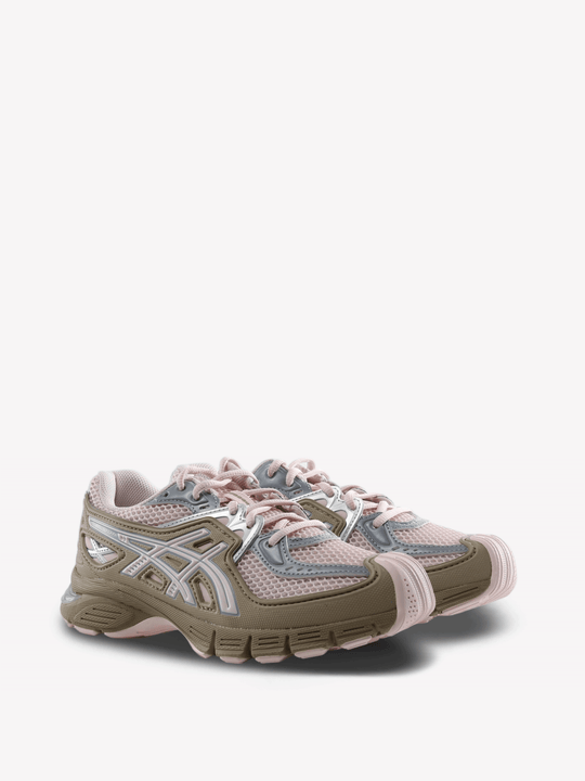 Pink shoes, front view