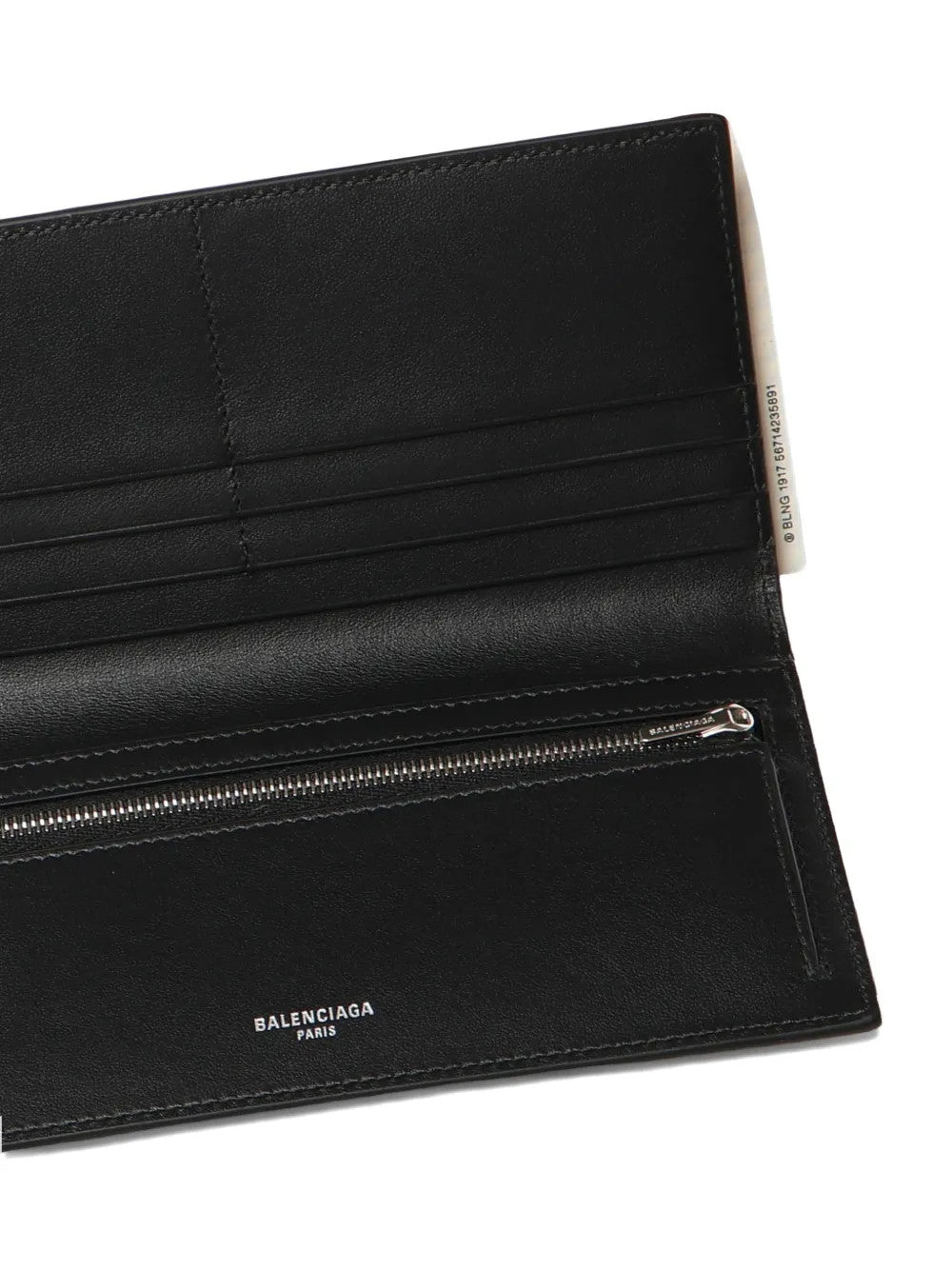 Black accessories, front view