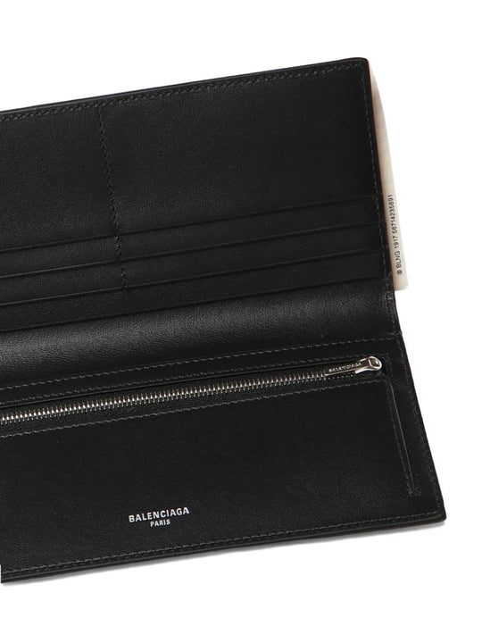 Black accessories, front view
