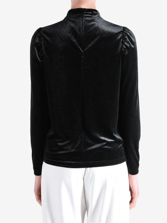 Black t-shirt, full body view