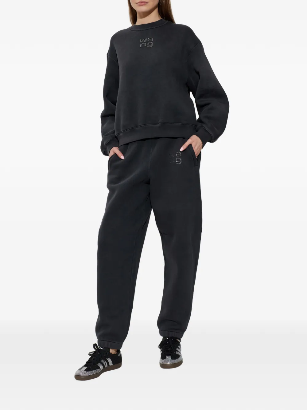 Black sweatshirt,full body view
