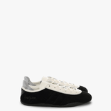 Black white sneaker,front view