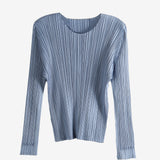 Blue top, front view