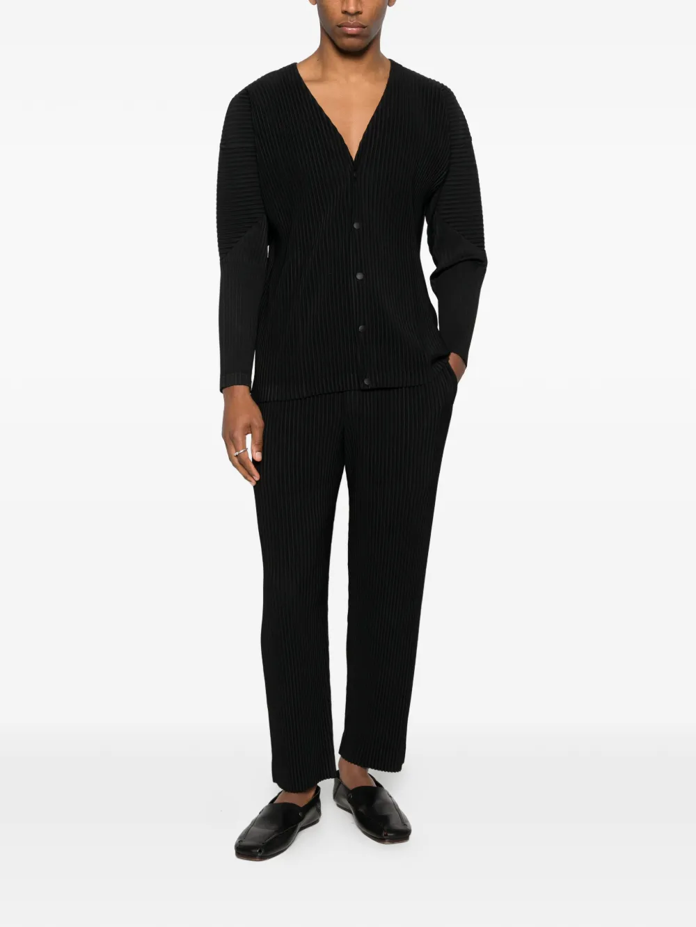 black pants,full body view