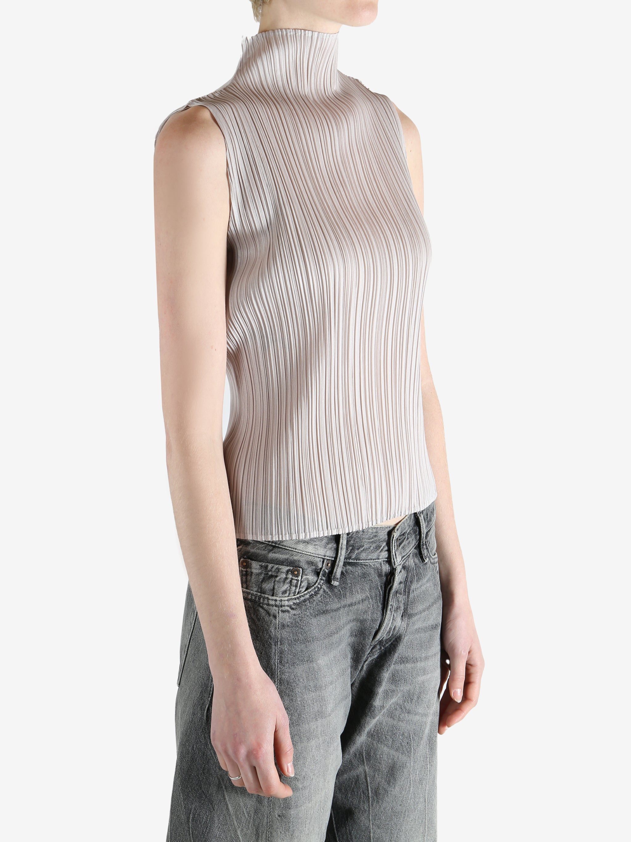 Grey tops worn by a person, showing the  tops fit