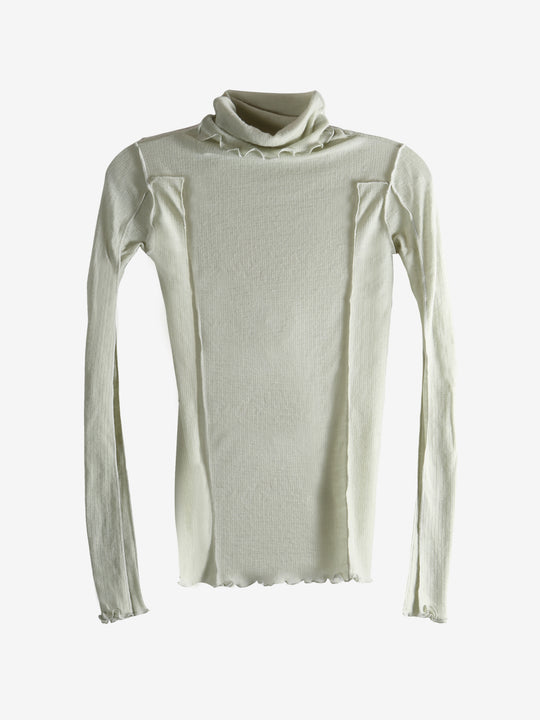 Green shirt, front view