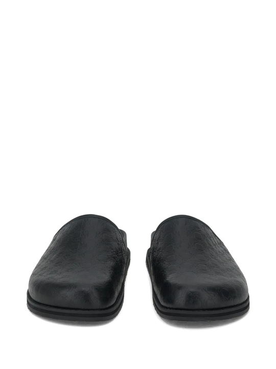 Black shoes, front view