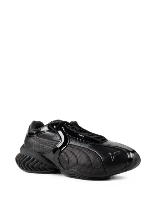 Black shoes, front view