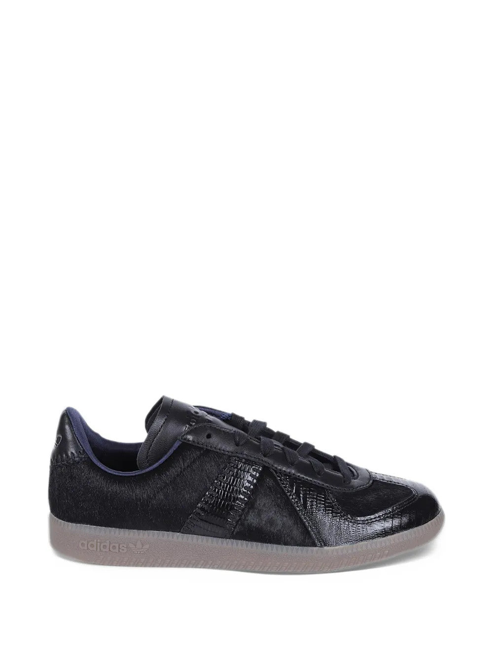 Black shoes, front view