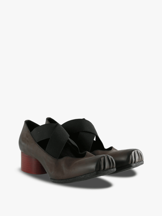 Brown shoes, front view