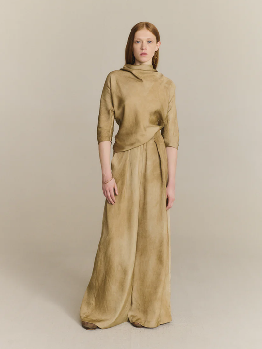 Brown top,full body view