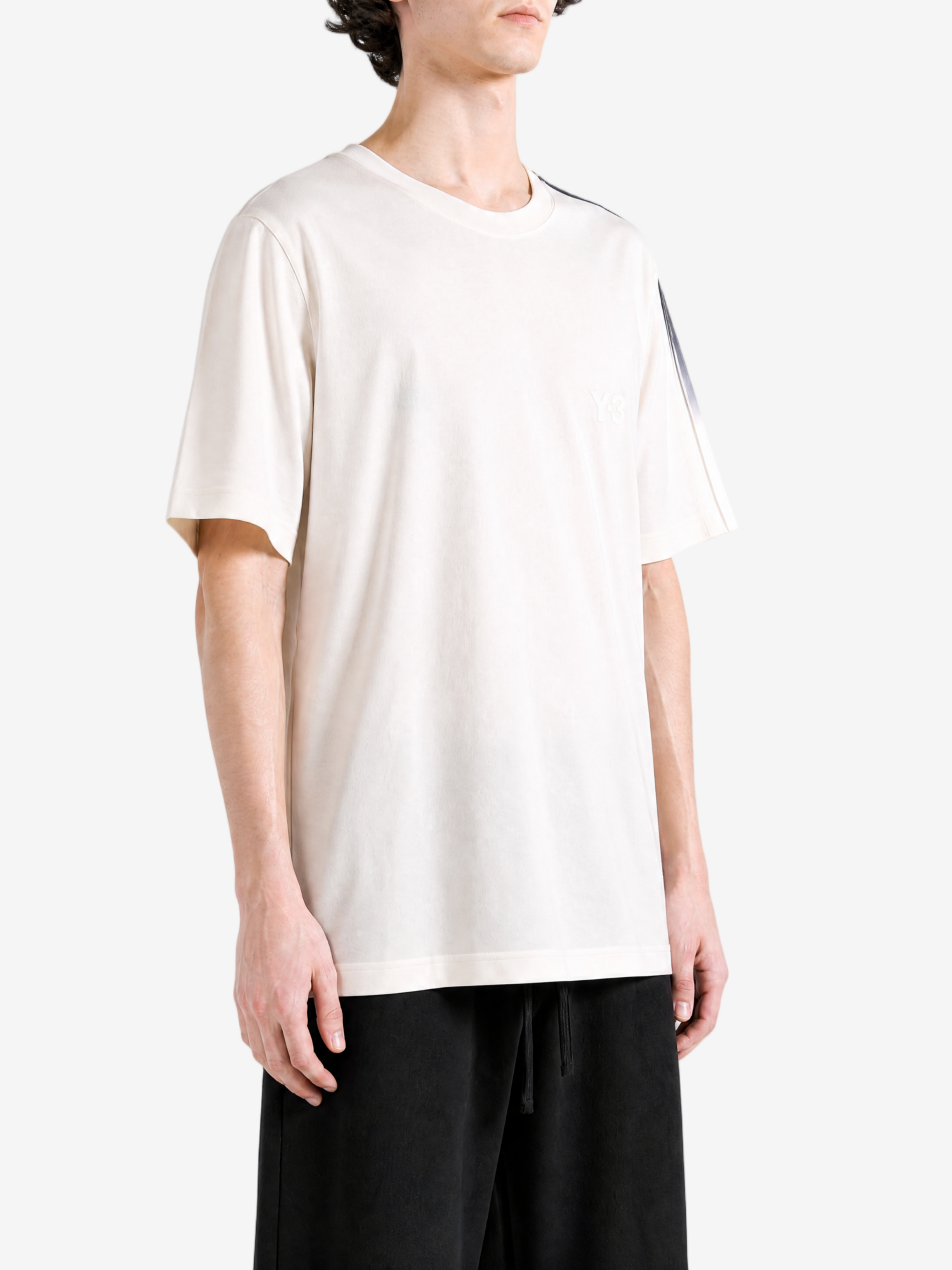 White t-shirt, full body view