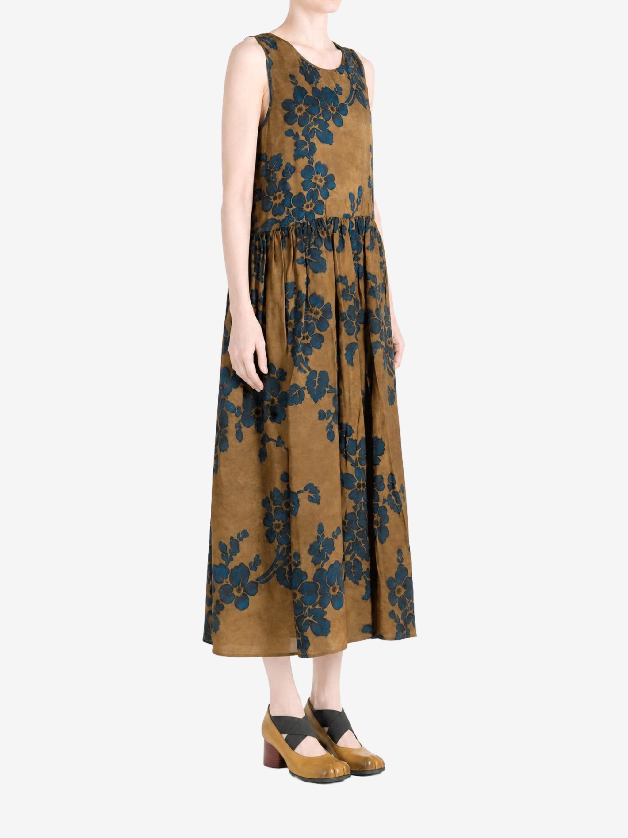 Brown dress, front view