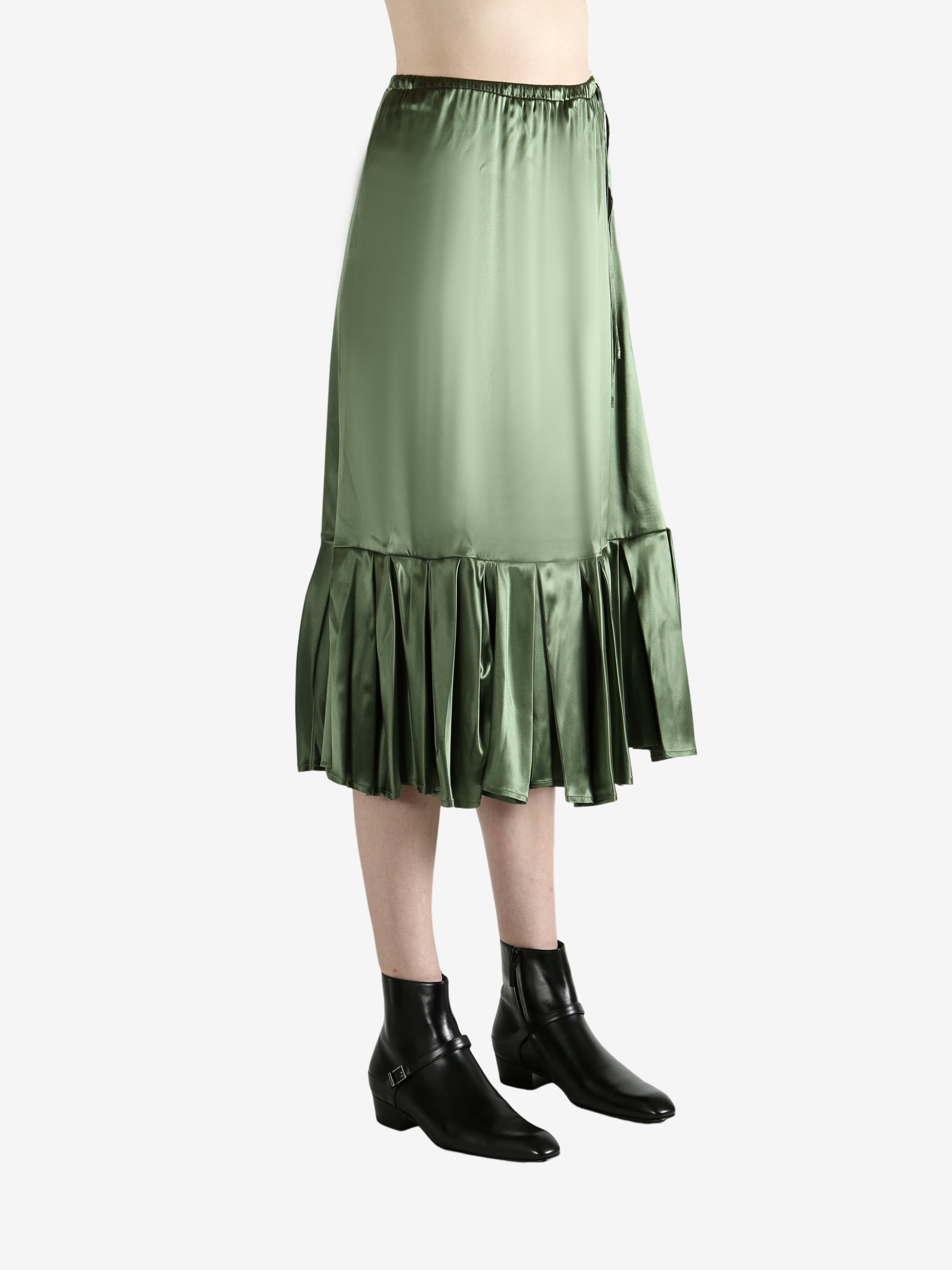 Green skirt worn by a person, showing the  skirt's fit