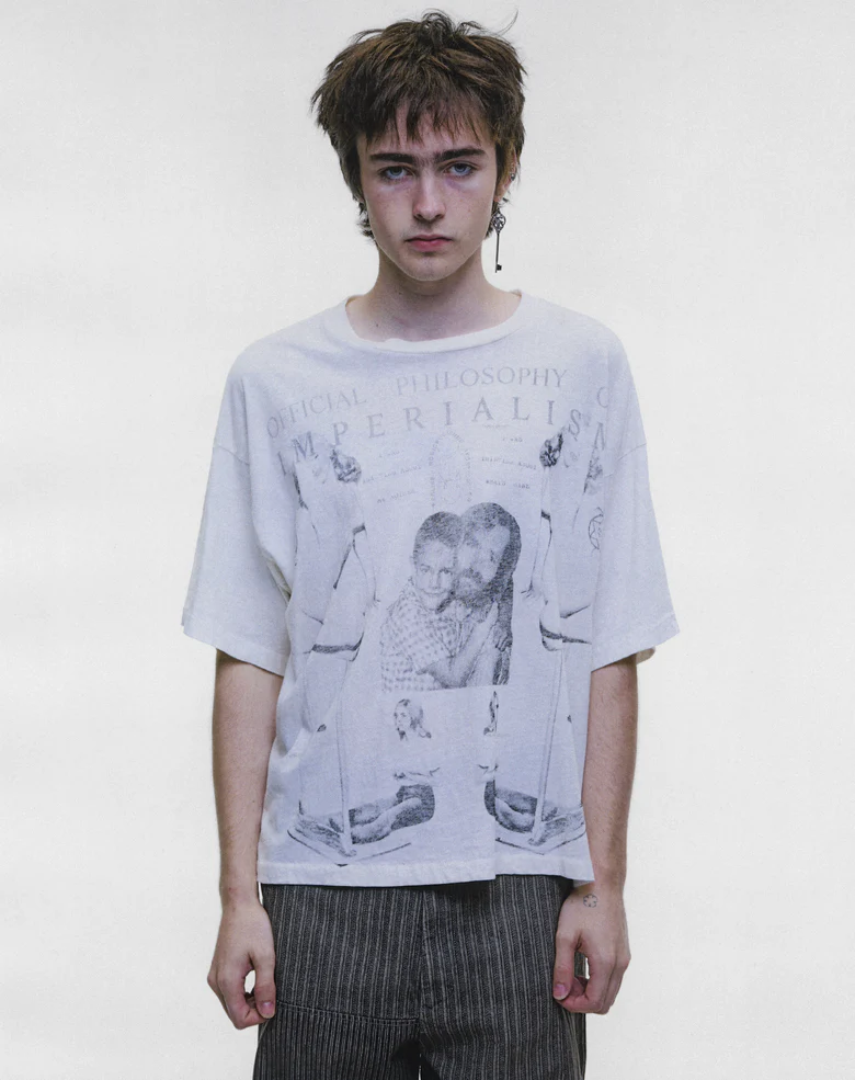 White t-shirt, full body view