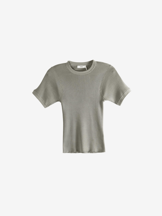 Grey t-shirt, front view