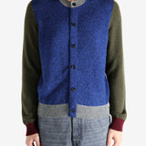 Blue sweat worn by a person, showing the sweat's fit