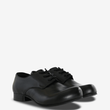 Black shoes, front view