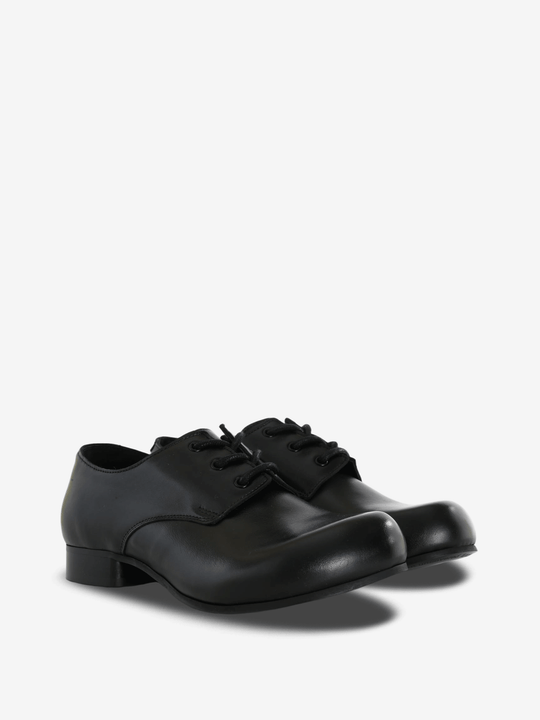 Black shoes, front view