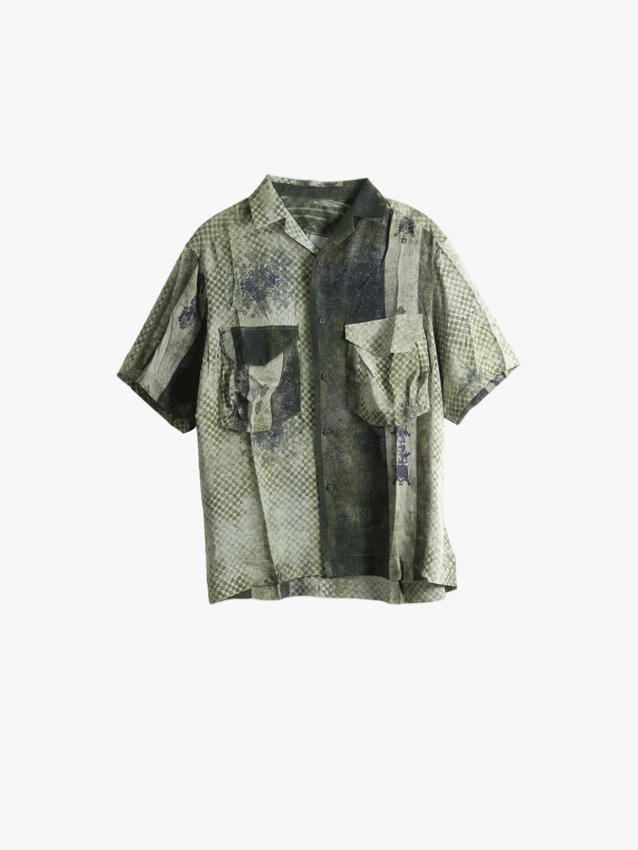 Green shirt, front view