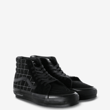 Black shoes, front view