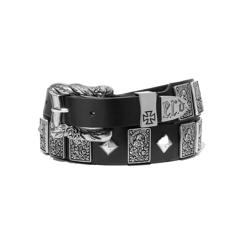 Black accessories, front view