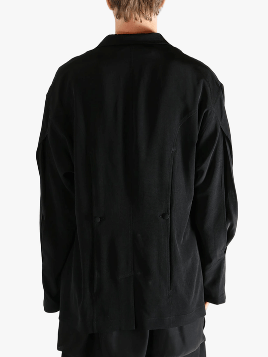 Black jacket worn by a person, showing the  jacket's fit