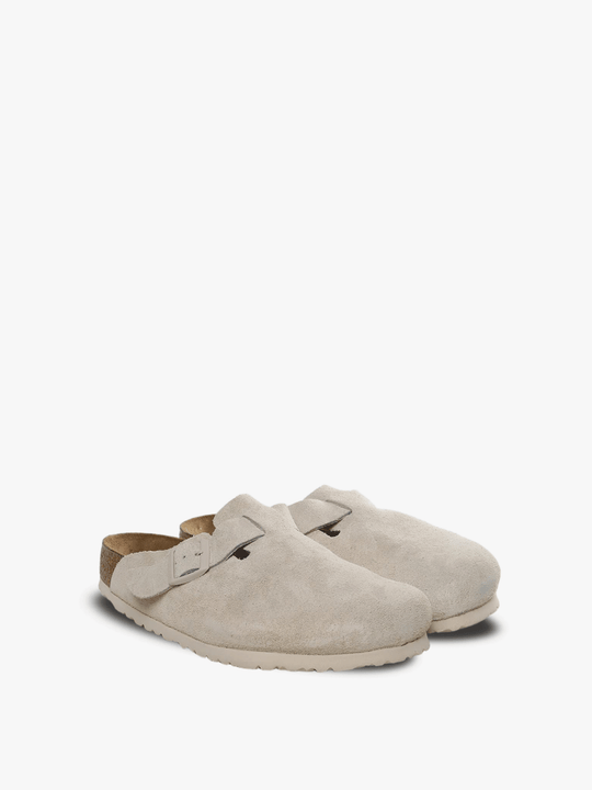 White sandals,side view